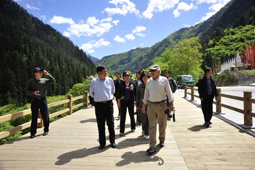 2011年5月15日-17日，IUCN专家桑塞尔博士重访九寨沟.jpg